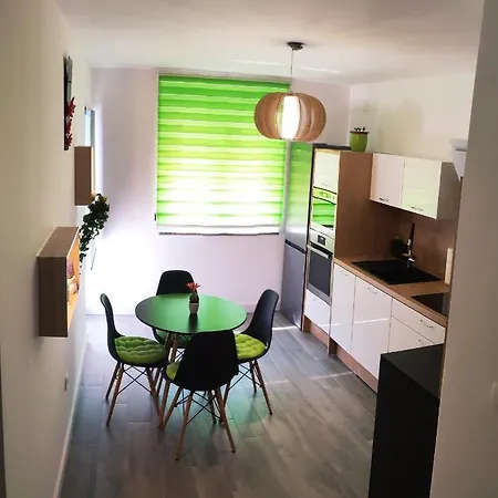 Levi 아파트 풀라